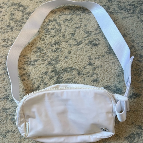Lululemon Athletica White Crossbody Bag - Picture 5 of 5